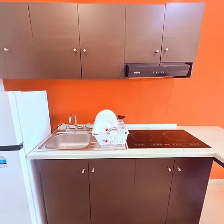 Estudio De Lujo Con Cama King Y Vista Con Alberca