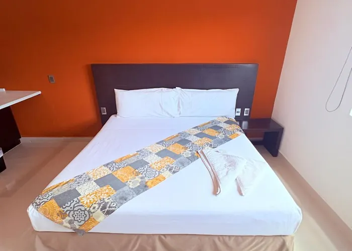 Estudio De Lujo Con Cama King Y Vista Con Alberca
